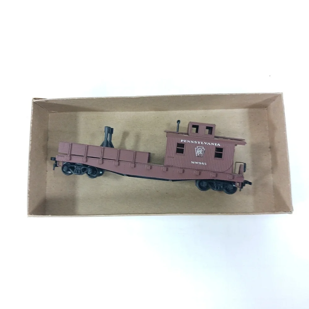Athearn HO Scale Pennsylvania Work Caboose Kit 1276 PRR Brown MW985 Train Car
